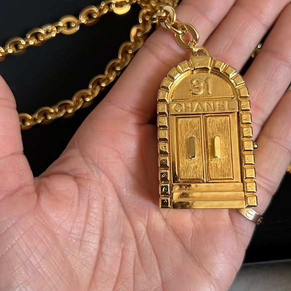 Chanel AUTHENTIC Chain belt - Picture 9 of 17